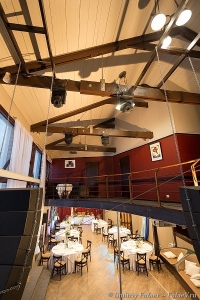 Плавучий ресторан - вид на банкетный зал со второго этажа. Фото Дмитрия Фуфаева - интерьерная фотосъемка высокого качества.